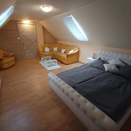 Nikolux Apartman Hajduszoboszlo Bagian luar foto