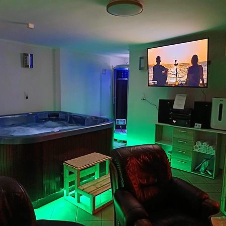 Nikolux Apartman Hajduszoboszlo Bagian luar foto