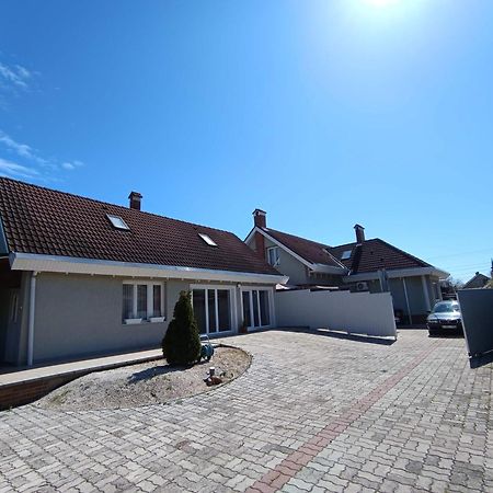 Nikolux Apartman Hajduszoboszlo Bagian luar foto