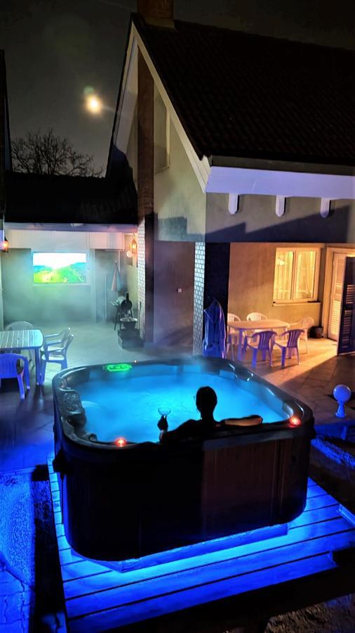 Nikolux Apartman Hajduszoboszlo Bagian luar foto