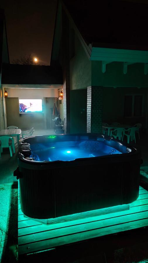 Nikolux Apartman Hajduszoboszlo Bagian luar foto