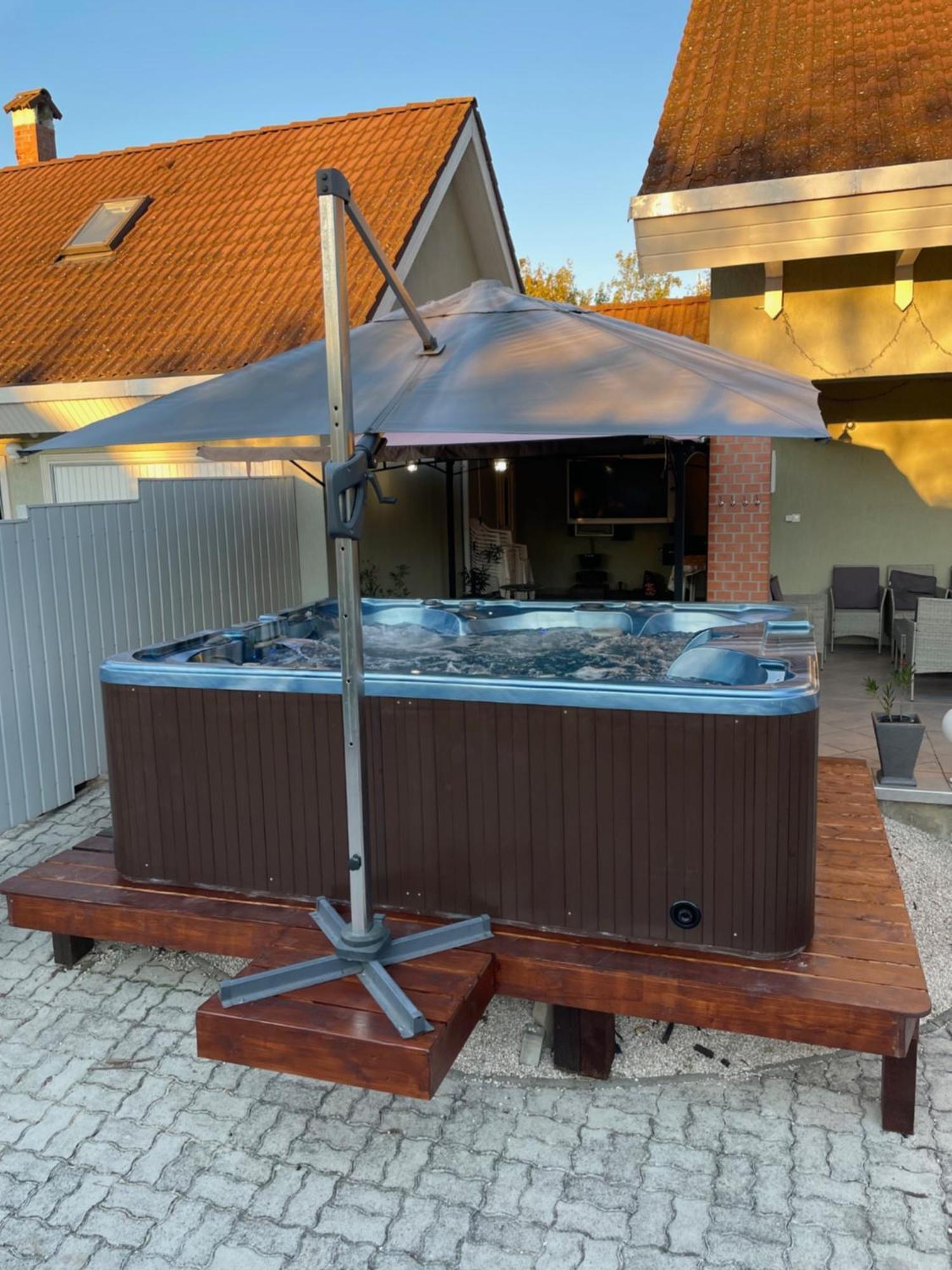 Nikolux Apartman Hajduszoboszlo Bagian luar foto