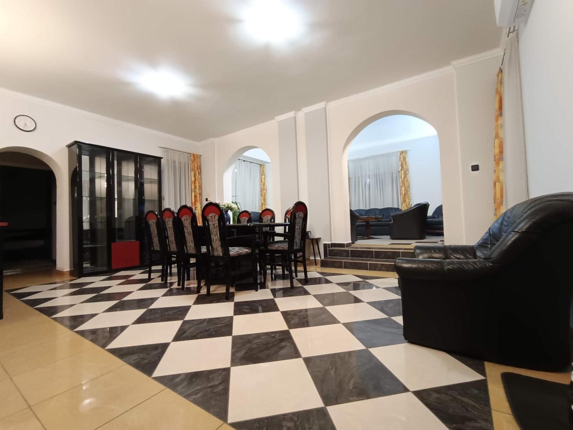 Nikolux Apartman Hajduszoboszlo Bagian luar foto
