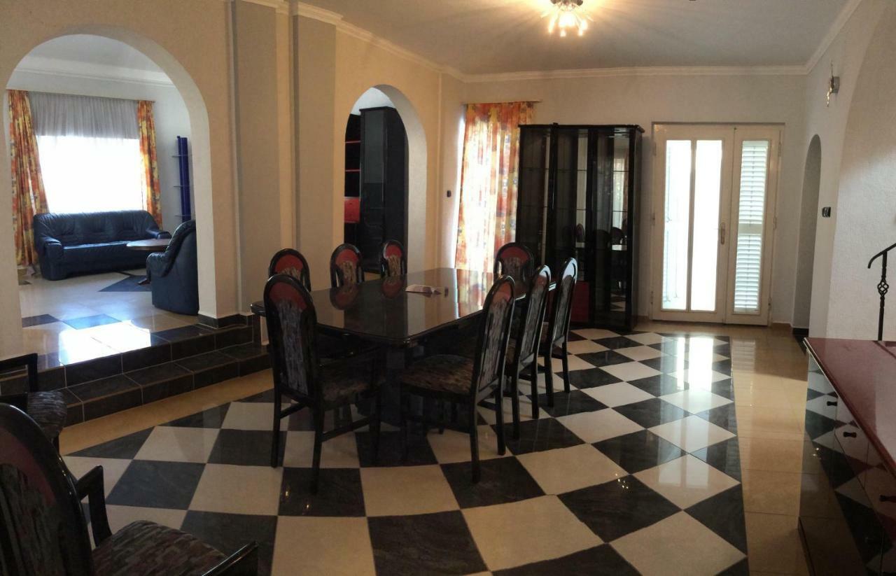 Nikolux Apartman Hajduszoboszlo Bagian luar foto