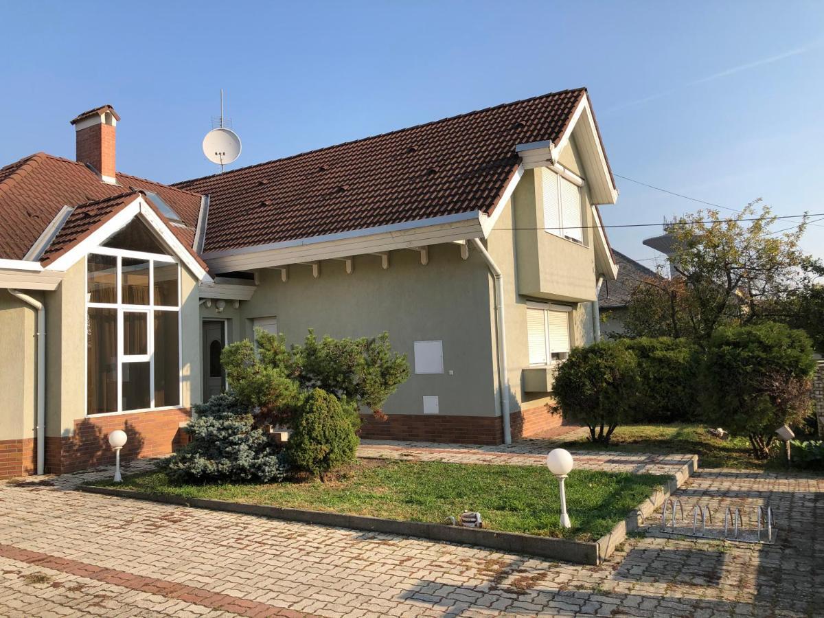 Nikolux Apartman Hajduszoboszlo Bagian luar foto